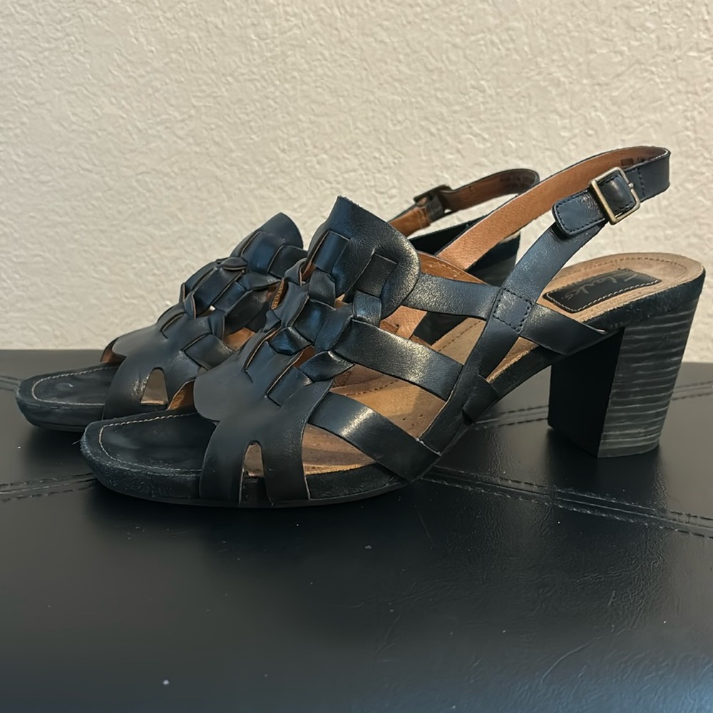 Clarks Artisan Active Air black leather sandals. Size 11M.